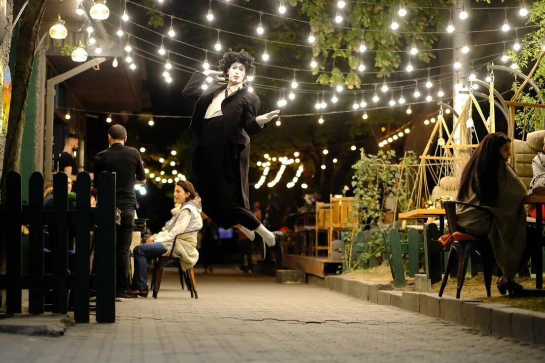 Crazy Hostel เยเรวาน ภายนอก รูปภาพ