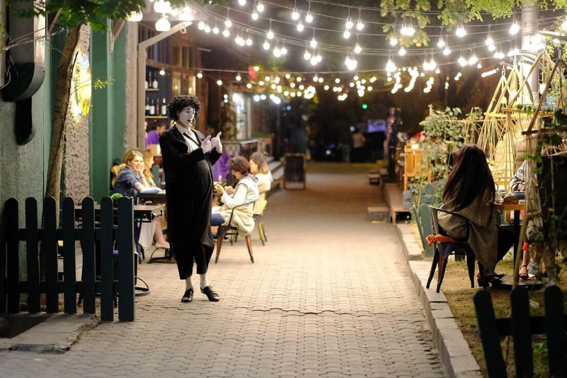 Crazy Hostel เยเรวาน ภายนอก รูปภาพ